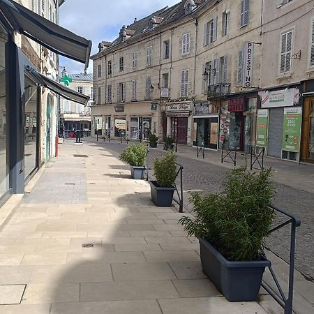 Terre De Bourgogne - Appartement Au Centre Ville D'อาวาลง ภายนอก รูปภาพ